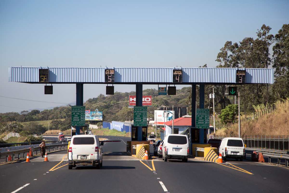 Cuántos vehículos pasaron por el peaje de la autopista Palín-Escuintla el 31 de diciembre