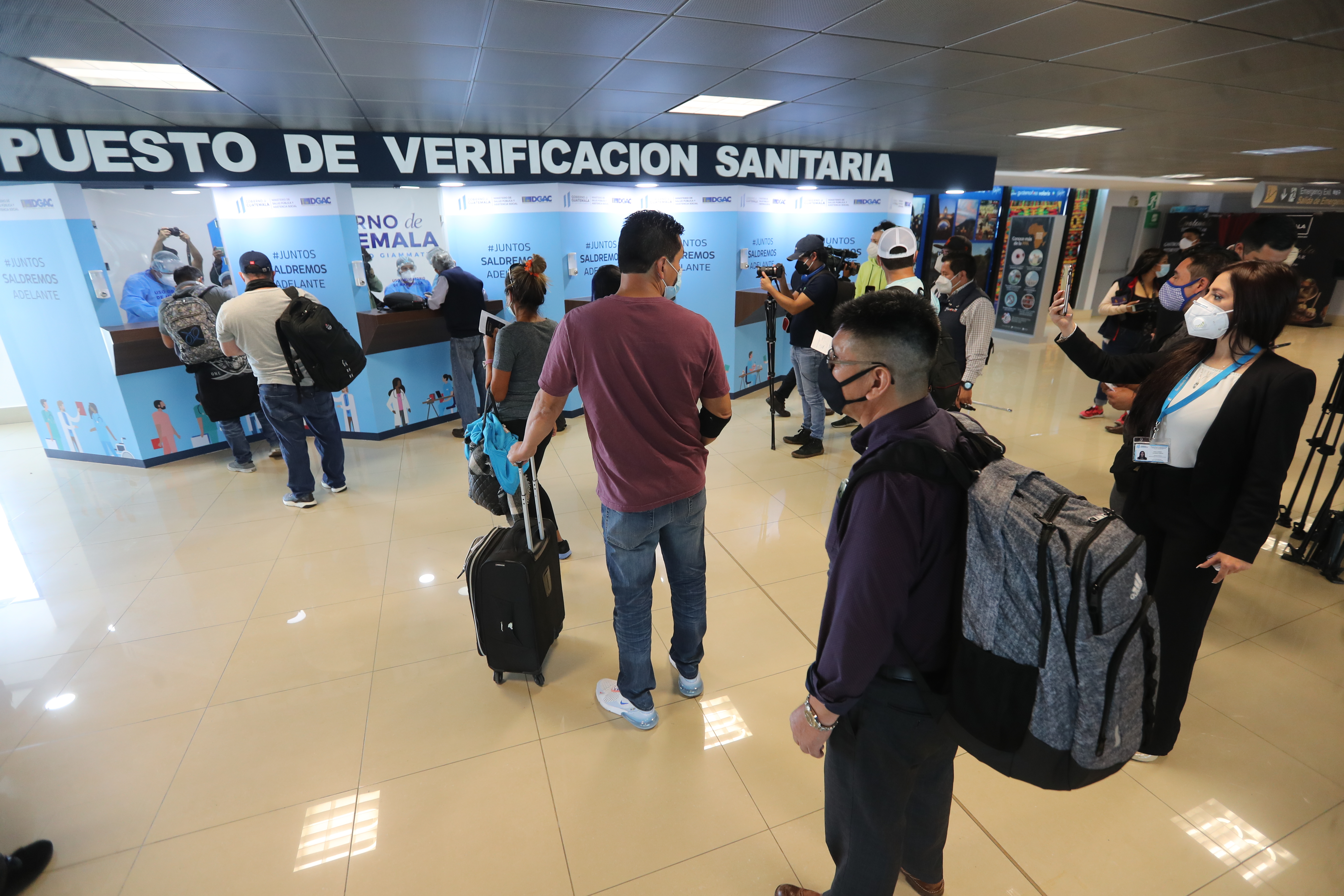 Las buenas noticias de la recuperación económica deben sopesar contra la vulnerabilidad de las remesas ante eventuales nuevas cuarentenas en EE.UU. (Foto Prensa Libre: Érick Ávila)