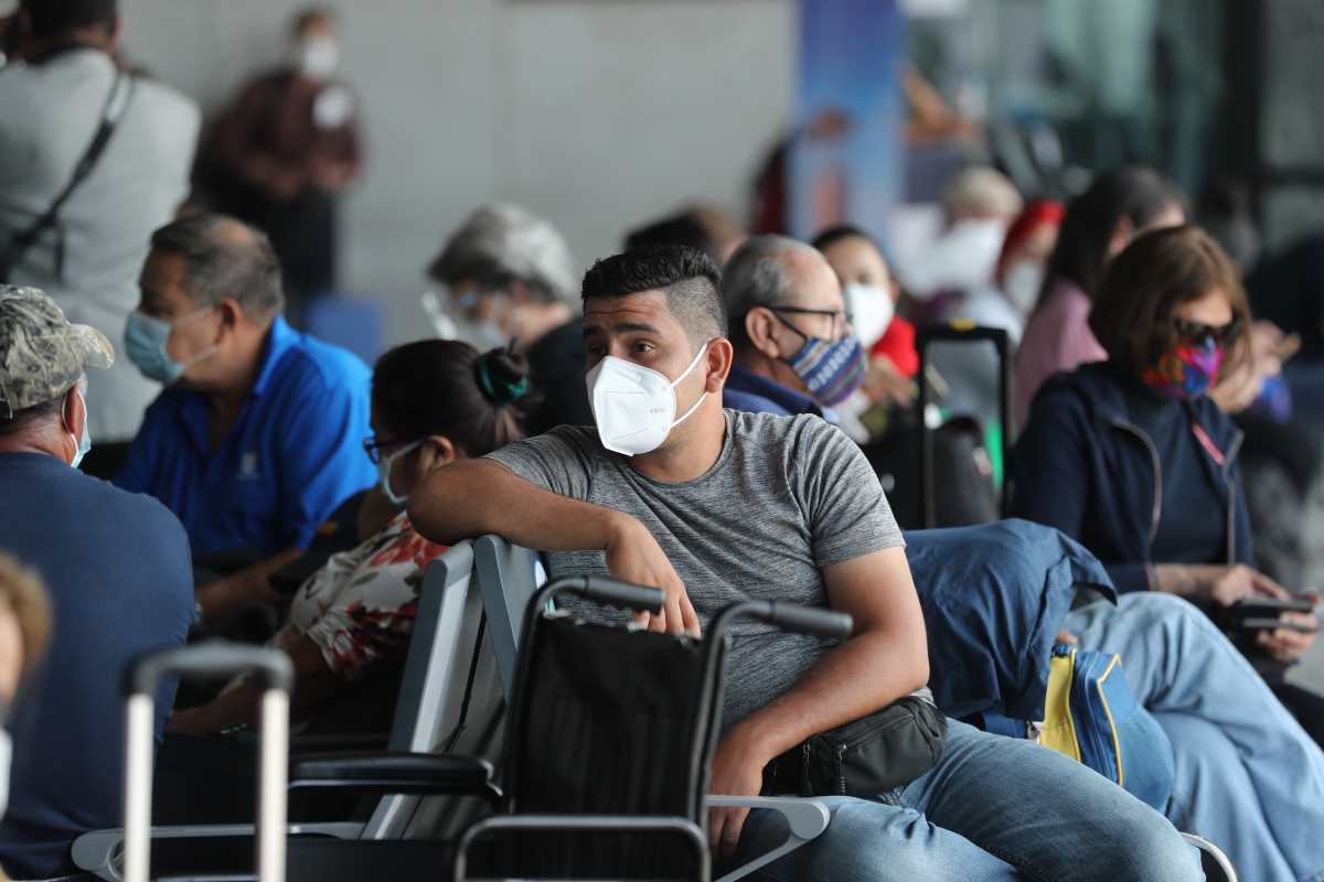 Aeropuerto La Aurora solo admitirá a pasajeros con prueba PCR negativa y se elimina opción de cuarentena