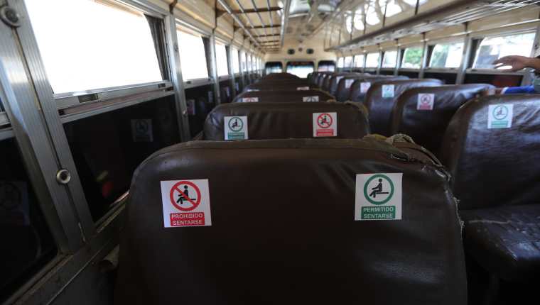 Los departamentos donde ya comienzan a funcionar los buses la poca cantidad de inspecciones impiden velar por el cumplimiento de los protocolos de bioseguridad. Fotografía: Prensa Libre. 