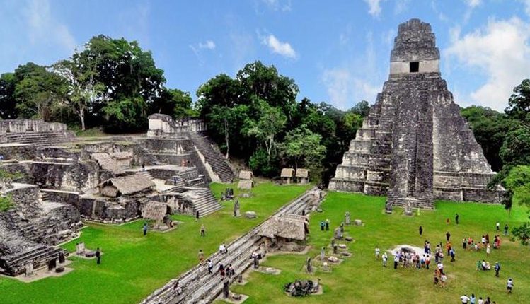 Uno de los sitios arqueológicos más conocidos en Petén, es Tikal, pero hay varios que se pueden visitar. (Foto, Prensa Libre: Hemeroteca PL).
