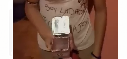 En el video, subido a TikTok, se observa que la menor de 15 fue golpeada y le cortaron el cabello. 