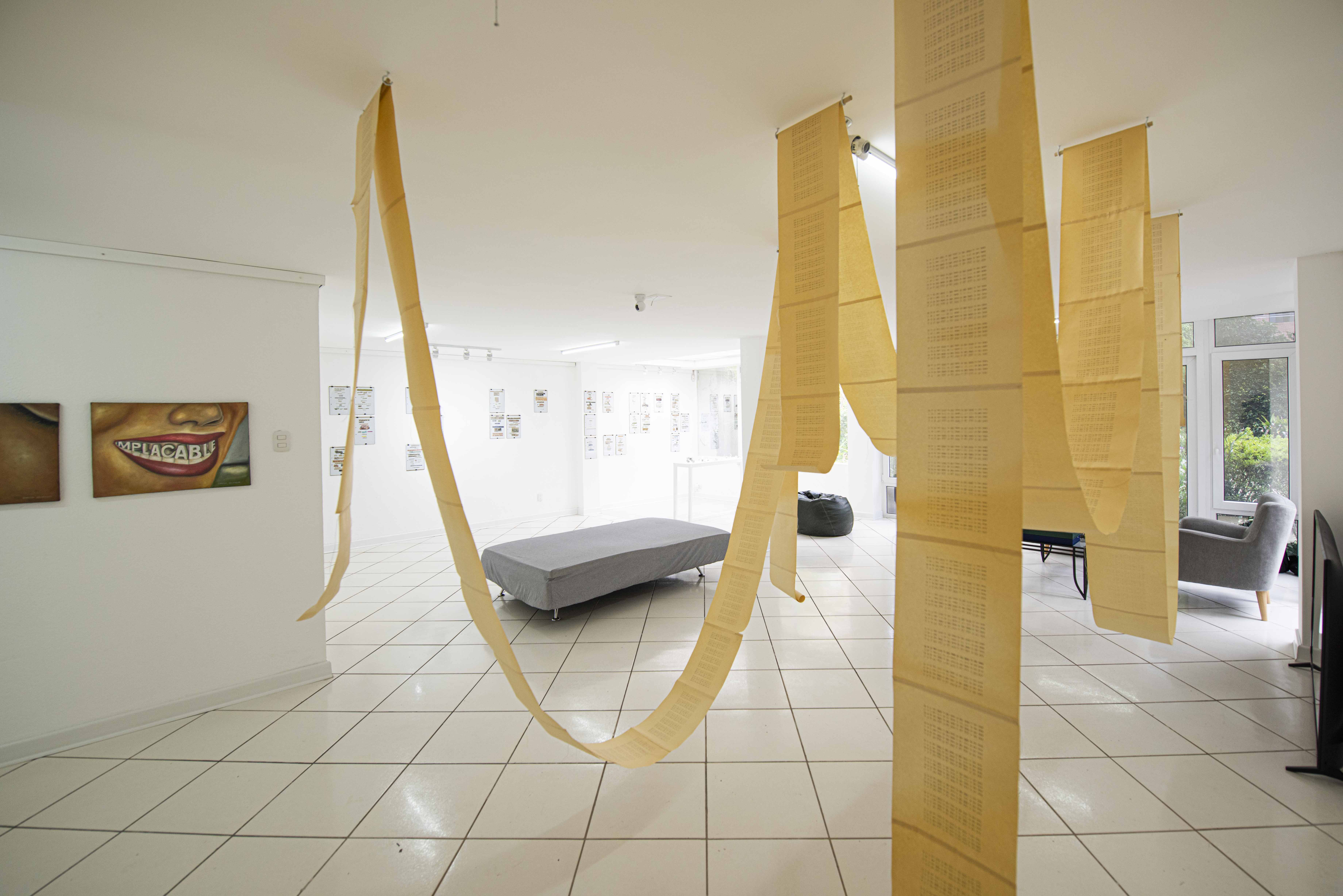 La exposición Revisiones 2 se lleva a cabo en el espacio cultural OS·MO·SIS. (Foto Prensa Libre: Cortesía David Urbina) 