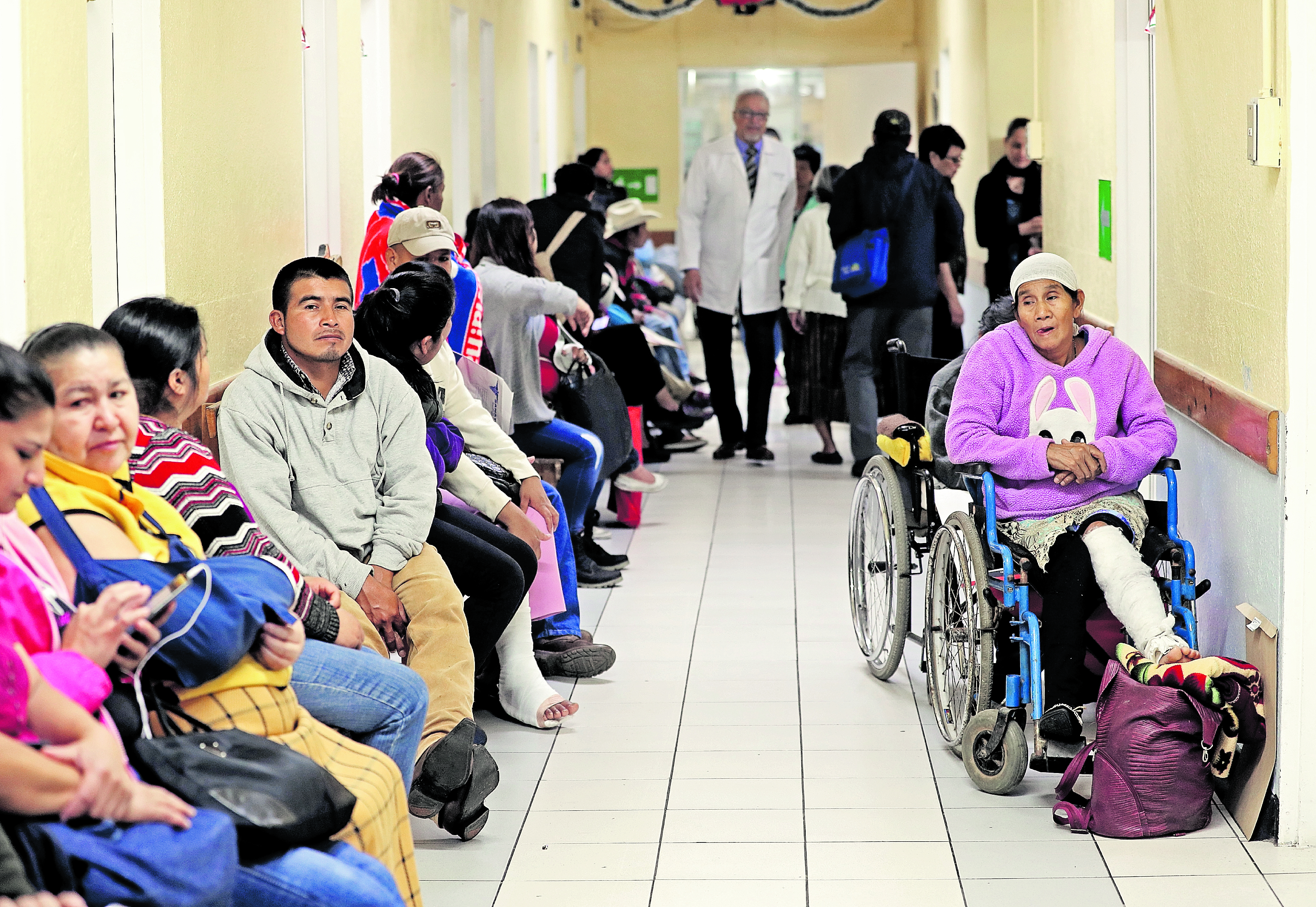 El uso del expediente médico electrónico ayudará a descongestionar las consultas externas de los hospitales. (Foto Prensa Libre: Hemeroteca PL)