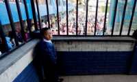 Niños y niñas guatemaltecas acuden a su primer día de clases en la Escuela Oficial Miguel García Granados en la Ciudad de Guatemala, en el inicio del ciclo escolar 2020 en el país, tres meses antes que se declarase la pandemia del coronavirus. (Foto Prensa Libre: EFE)