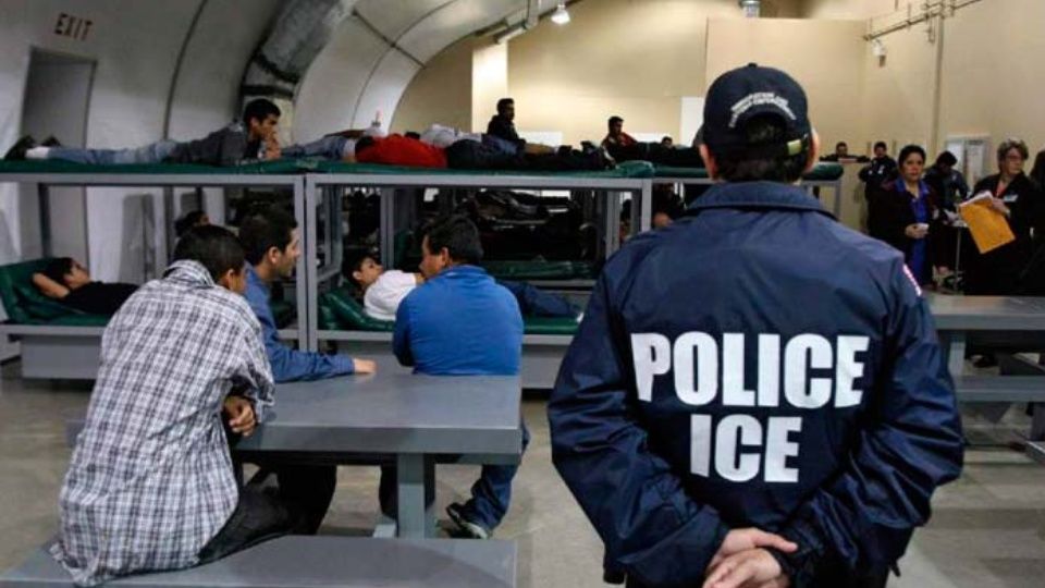 Las cáceles de migrantes en EE. UU. están de nuevo en la mira de congresistas. (Foto: AFP)