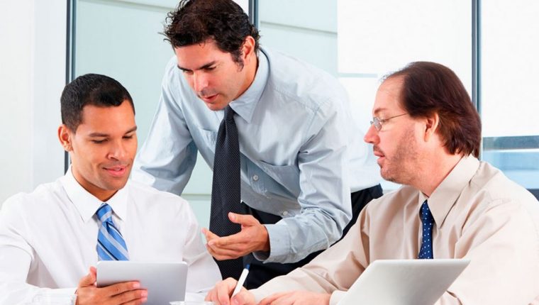 Los gerentes o directores de las empresas deben trabajar con la visión acerca de cómo administrar la pandemia ya que no se puede eliminar. (Foto Prensa Libre: Shutterstock)