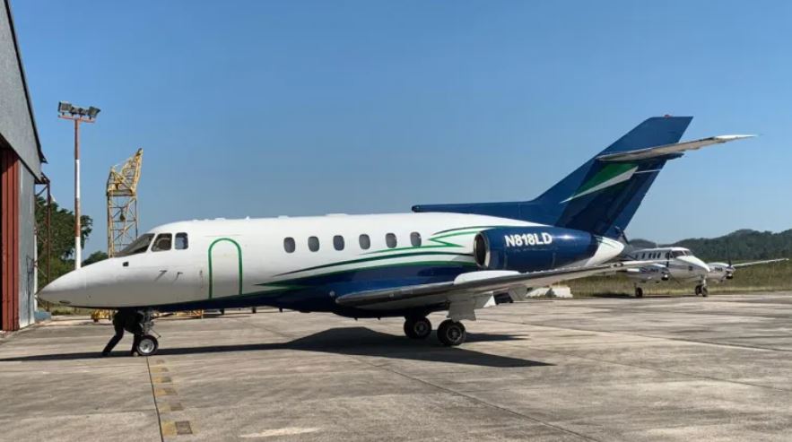 Jet Hawker 800 que fue que fue ubicado con droga en Petén, Guatemala, en enero del 2020 y que es del mismo modelo que el que robaron en el aeropuerto de Morelos, México. (Foto Prensa Libre: HemerotecaPL)