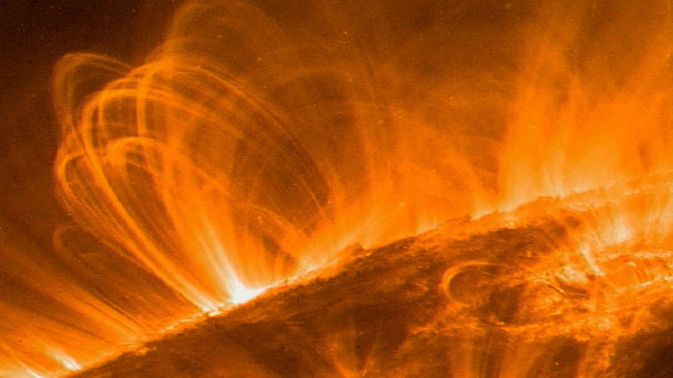 El Sol expulsa chorros de partículas con tanta fuerza que se extienden por todo nuestro sistema solar.
