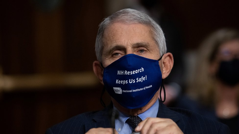 El clip parece mostrar a Fauci alabando la gestión del presidente Trump, pero en realidad habla de sí mismo. (Foto Prensa Libre: Reuters)