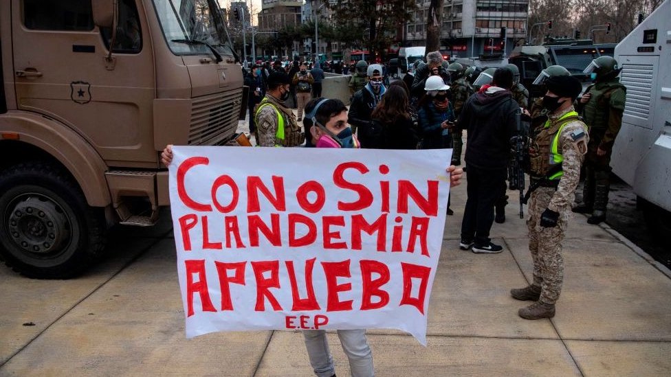Este 25 de octubre se votará por sí o por no a la creación de una nueva Carta Magna en Chile. (Foto Prensa Libre: Getty Images)