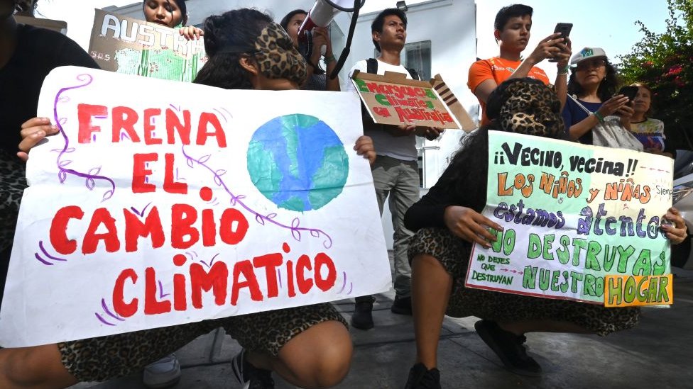 Las protestas en reclamo a derechos ambientales son frecuentes en Perú durante los últimos años. (Foto Prensa Libre: Getty Images)