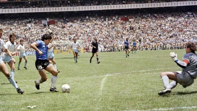 El segundo gol de Maradona ante Inglaterra en el Mundial del 86 es considerado uno de los mejores de todos los tiempos.