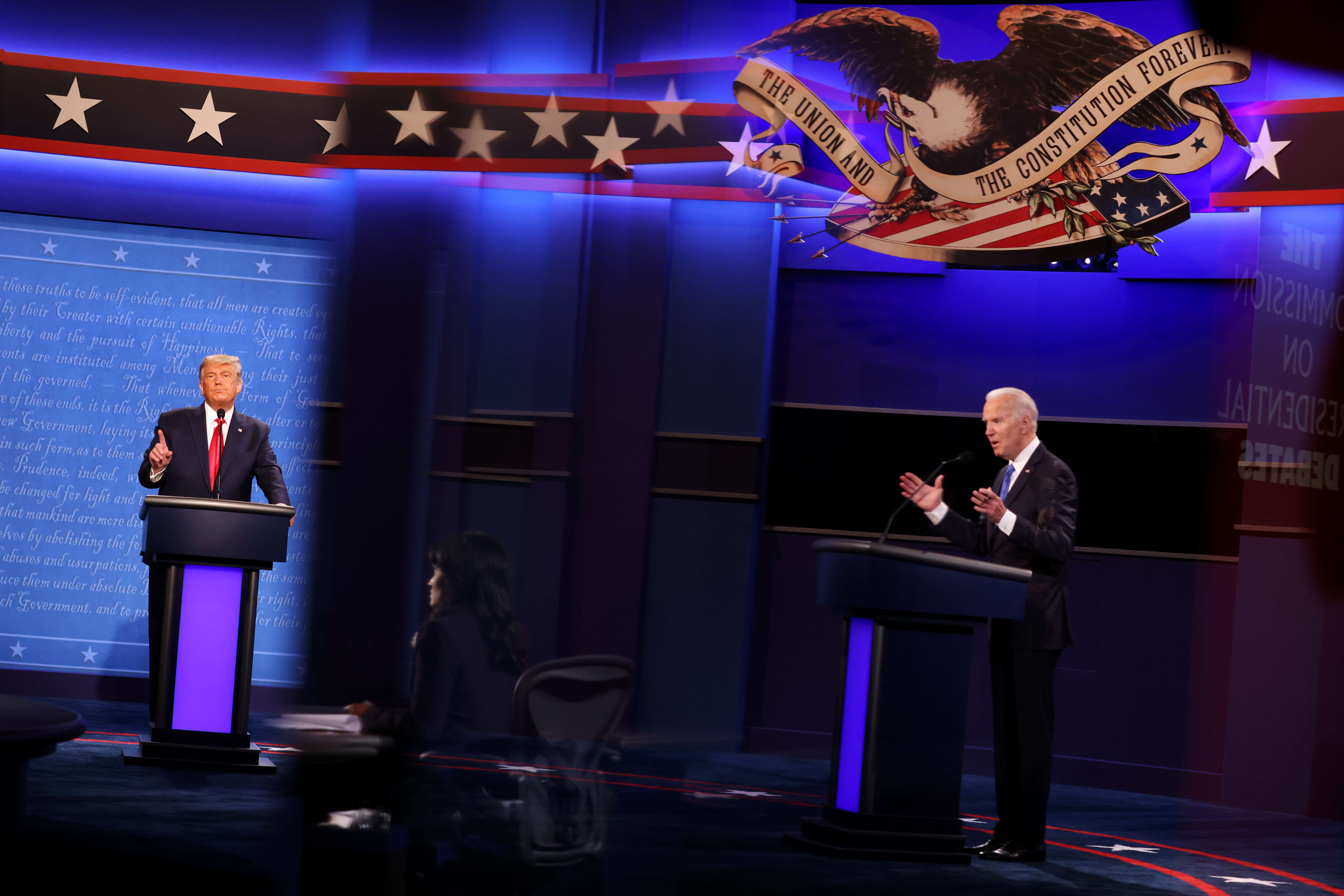 Candidatos Donald Trump y Joe Biden en el tercer y último debate presidencial en Nashville. (Foto Prensa Libre: AFP)