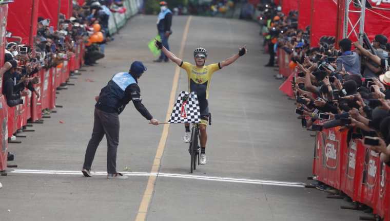 Manuel Rodas ganó la novena etapa de la 60 edición de la Vuelta a Guatemala en Paztún, Chimaltenango. Foto Esbin García.