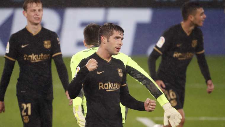 Sergi Roberto se une a Gerard Pique como baja en el FC Barcelona por lesión. (Foto Prensa Libre: EFE)