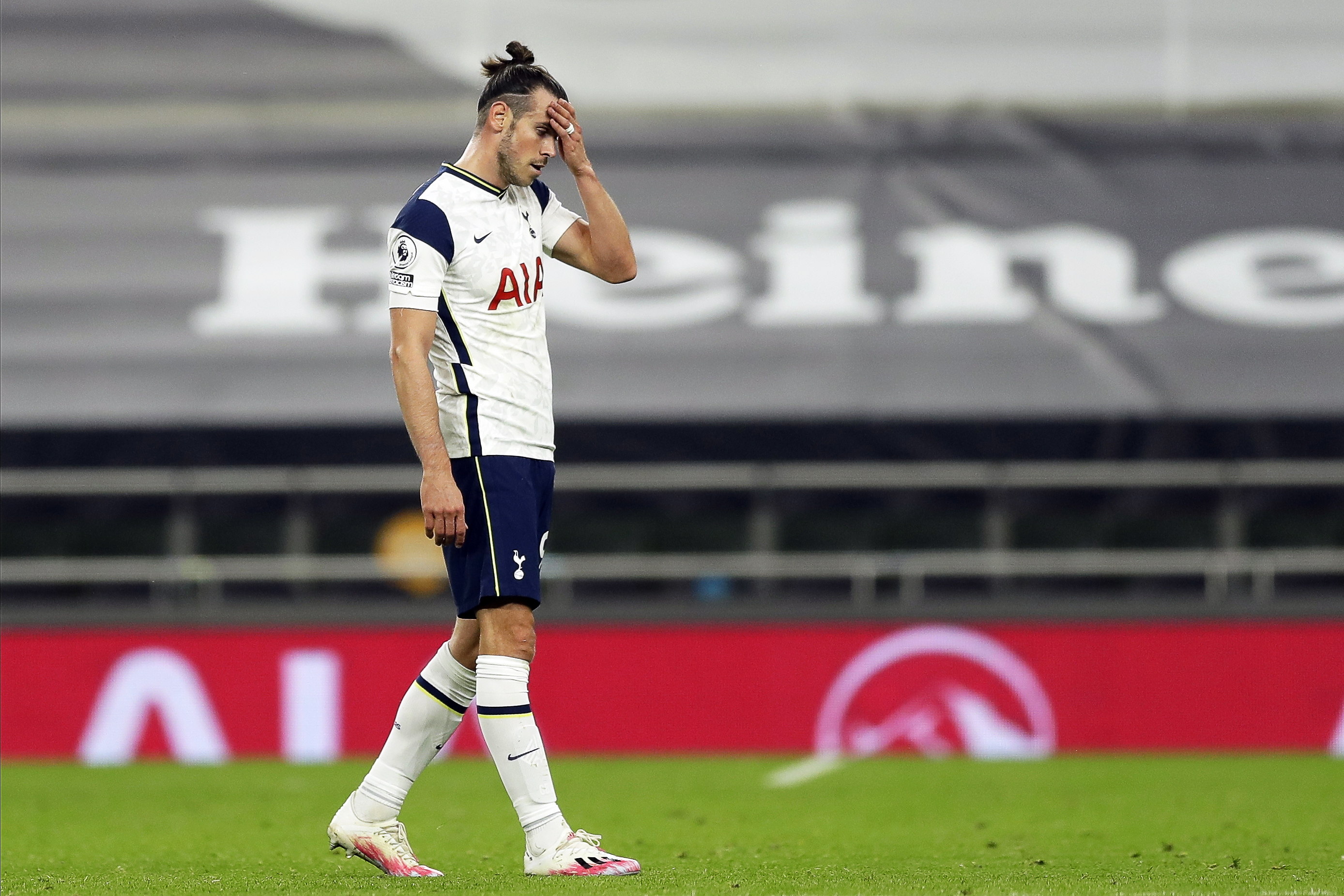 Gareth Bale no tuvo el debut soñado con el Tottenham. (Foto Prensa Libre: EFE)