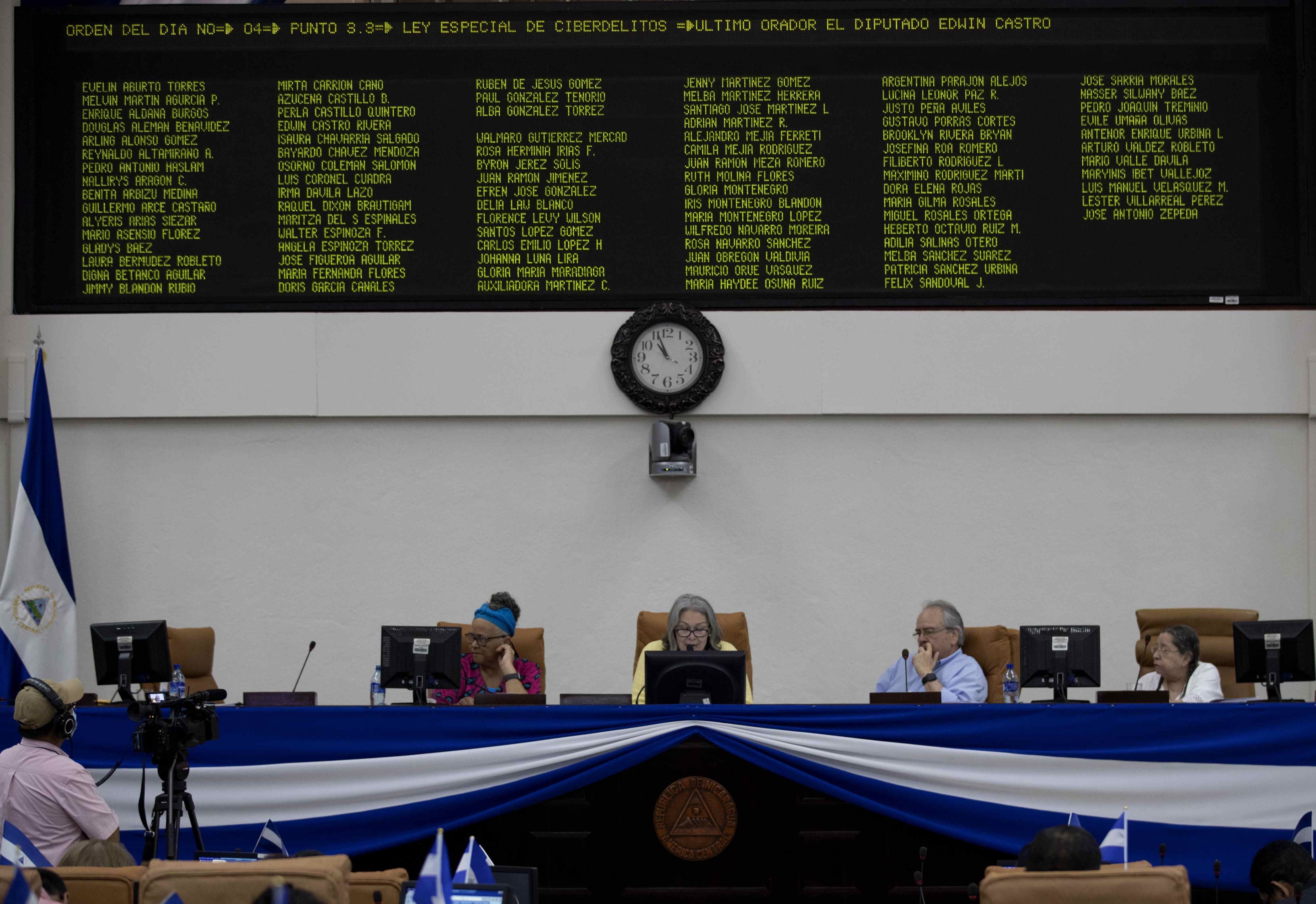 La Asamblea Nacional de Nicaragua aprobó la controvertida Ley Especial de Ciberdelitos, que plantea castigar con cárcel la propagación de noticias falsas y/o tergiversadas que produzcan alarma, temor, zozobra en la población, o a un grupo o sector de ella o a una familia. (Foto Prensa Libre: EFE)