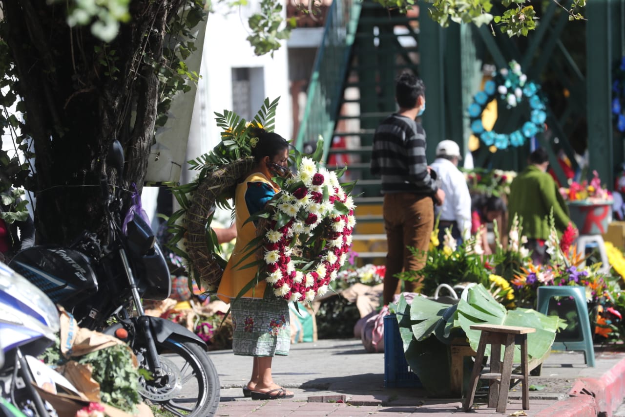 Los cementerios fueron cerrados como medida de prevención por una inminente segunda ola de contagios. (Foto: Hemeroteca PL)