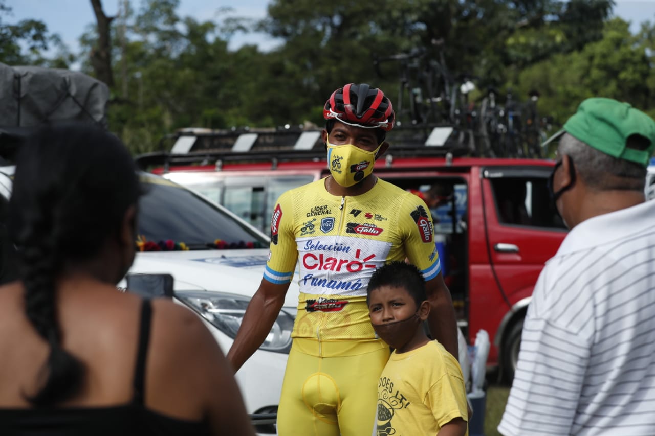 Christofer Jurado es el líder de la Vuelta a Guatemala. Se alista para correr la Etapa Reina de Suchitepéquez a Quetzaltenango. Foto Esbin García.