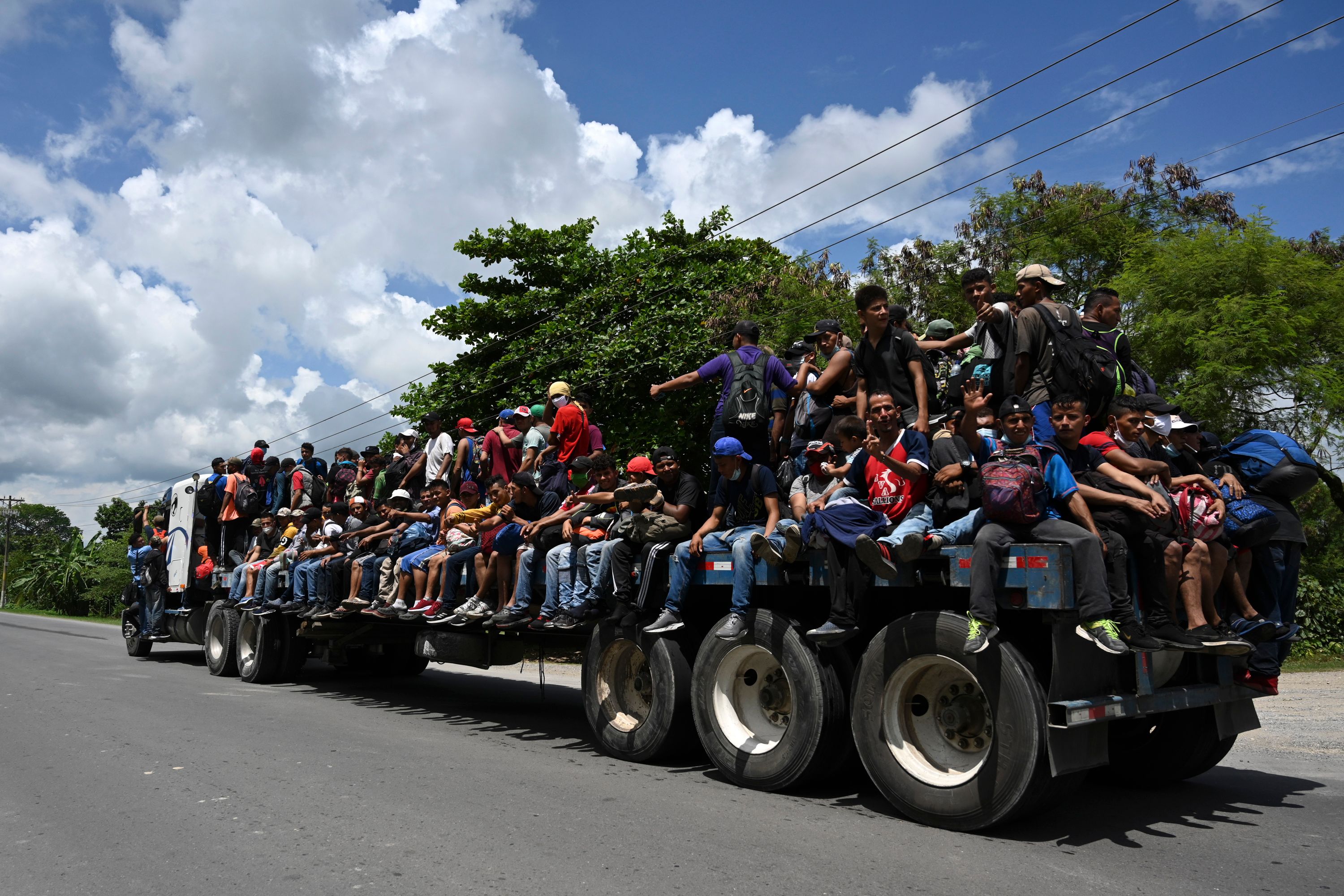Migrantes salieron de Honduras rumbo hacia Guatemala y con el anhelado destino final Estados Unidos. (Foto Prensa Libre: AFP)