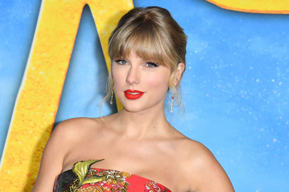 Taylor Swift lanza su segundo álbum sorpresa en cuarentena