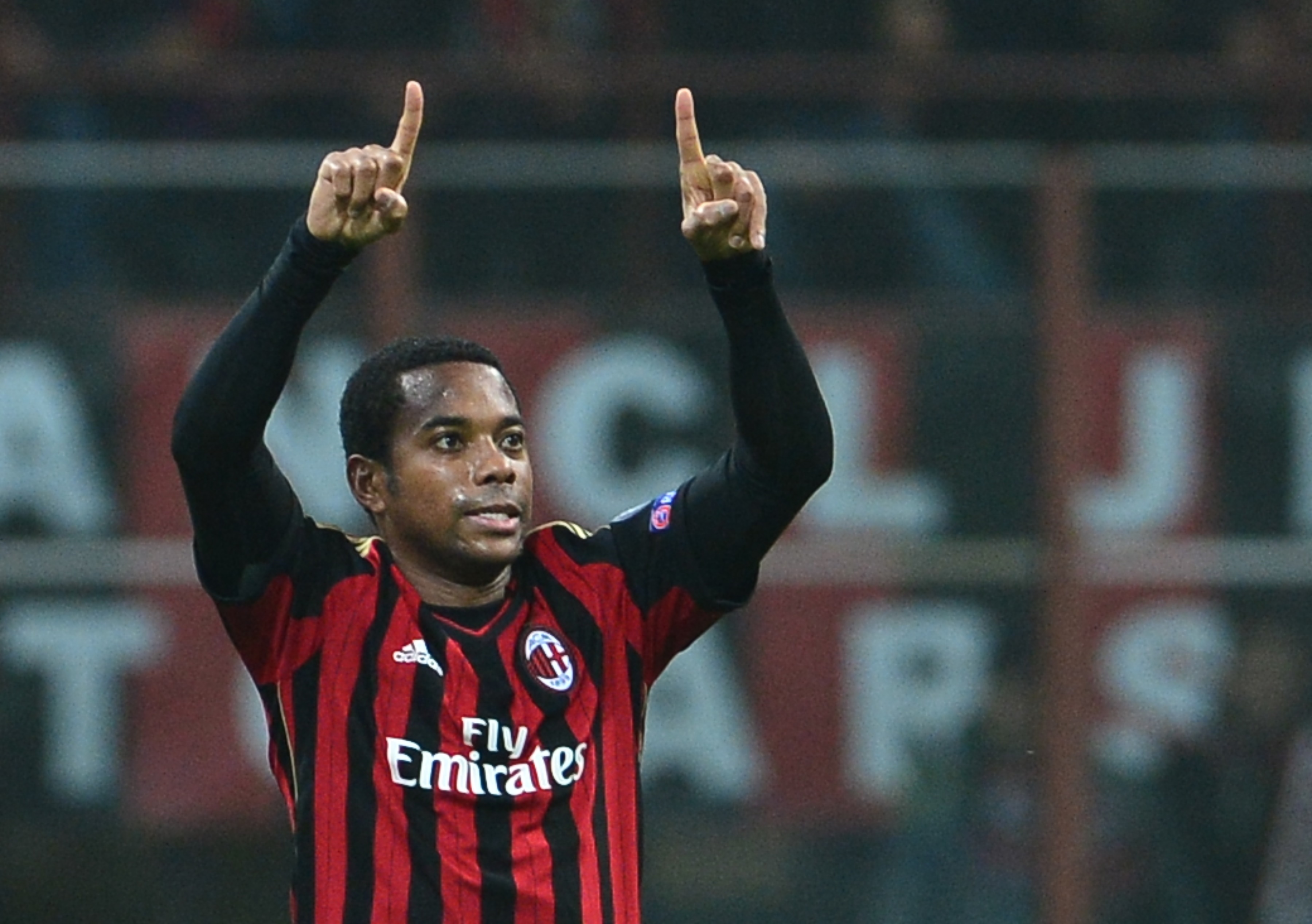 El caso por el que condenaron a Robinho ocurrió en Italia cuando jugaba con el Milán. Foto Prensa Libre: AFP.