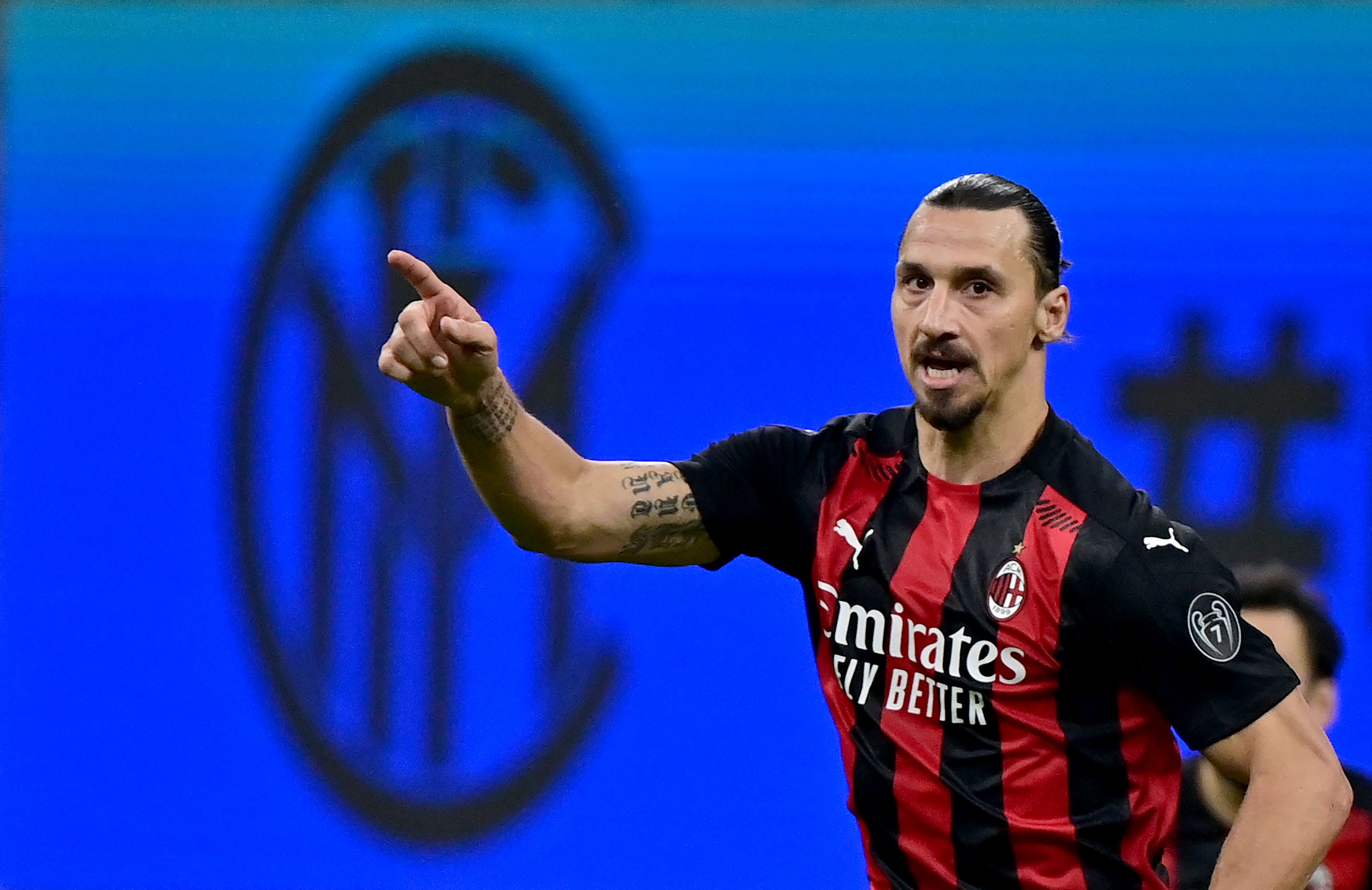 El sueco Zlatan Ibrahimovic anotó un doblete en el triunfo del AC Milan sobre el Inter de Milán, esto luego de haberse perdido dos jornadas por haber contraído covid-19. (Foto Prensa Libre: AFP)
