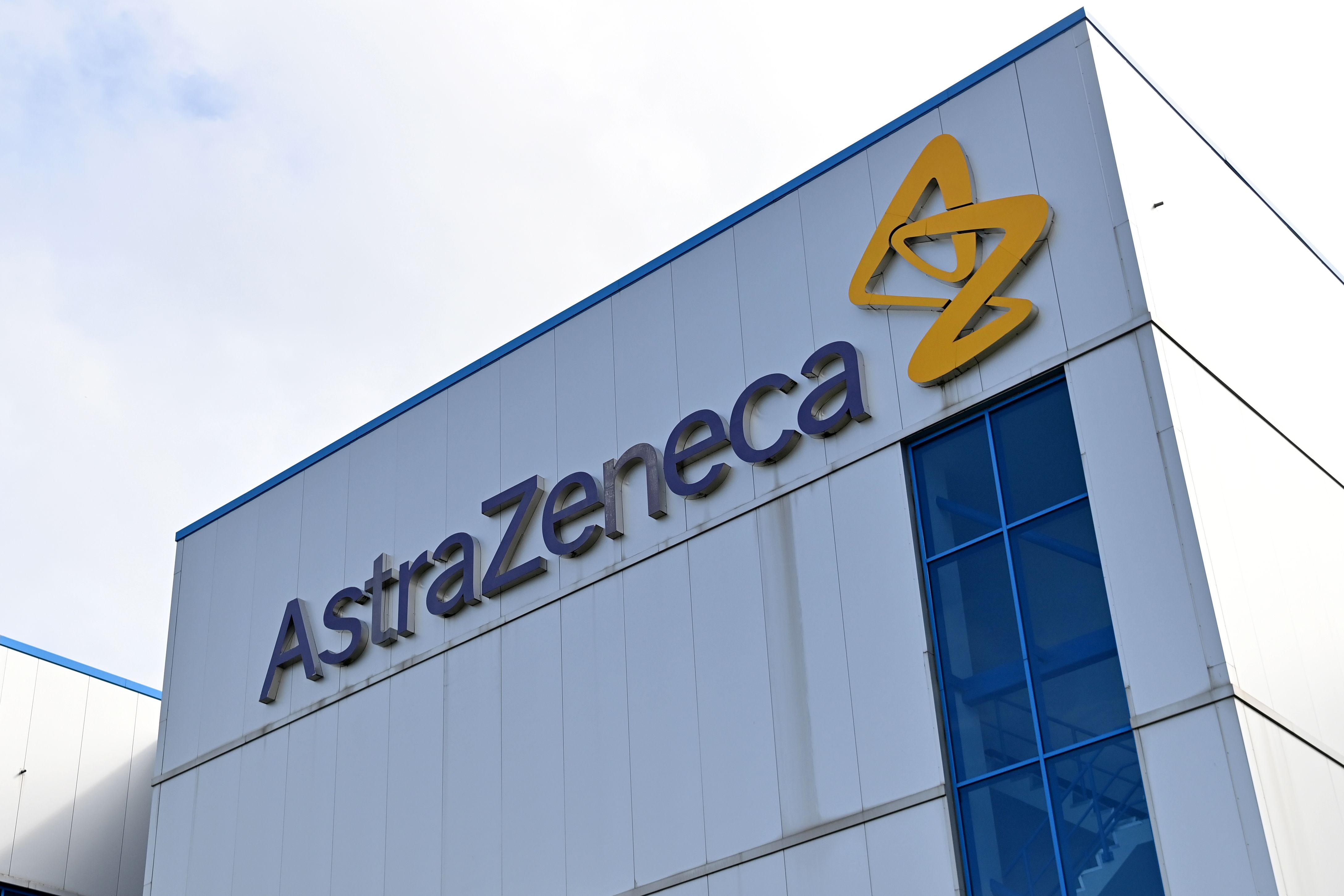 Estados Unidos dio luz verde a las pruebas de dos farmacéuticas que trabajan en la vacuna contra el coronavirus, entre ellas AstraZeneca. (Foto Prensa Libre: AFP)