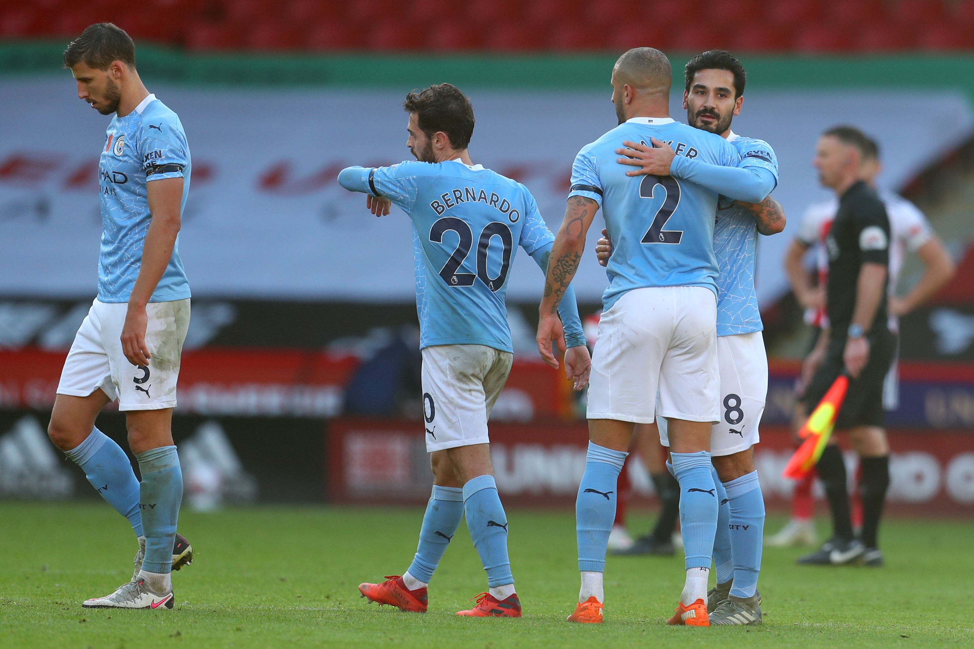 El Manchester City consiguió una victoria en calidad de visitante y sigue ascendiendo en la Premier League. (Foto Prensa Libre: AFP)