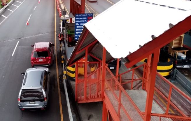 La afluencia vehicular aumentó el 3 y 4 de octubre del 2020 en la Autopista Palín-Escuintla. (Foto Prensa Libre: Cortesía de Siva)