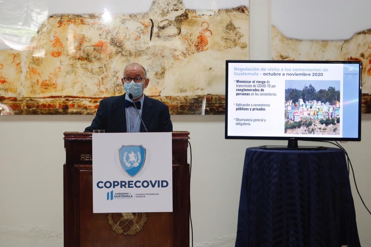 Edwin Asturias, director de la Coprecovid, en una de las conferencias semanales para dar detalles de la evolución de la pandemia. Fotografía Prensa Libre: Fernando Cabrera.