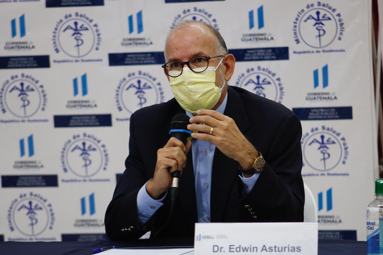 Edwin Asturias resalta que en Guatemala, Sacatepéquez y El Progreso se observa un alza en los casos positivos. (Foto Prensa Libre: Fernando Cabrera)