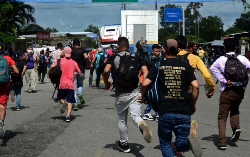 El 1 de octubre 2020 una caravana de migrantes hondureños ingresó a Guatemala con la intención de llegar a Estados Unidos. (Foto Prensa Libre: Hemeroteca PL) 