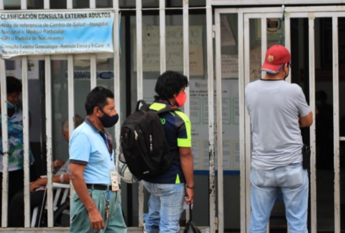 Guatemaltecos continúan con el uso de la mascarilla para prevenir el coronavirus. (Foto Prensa Libre: Hemeroteca PL) 