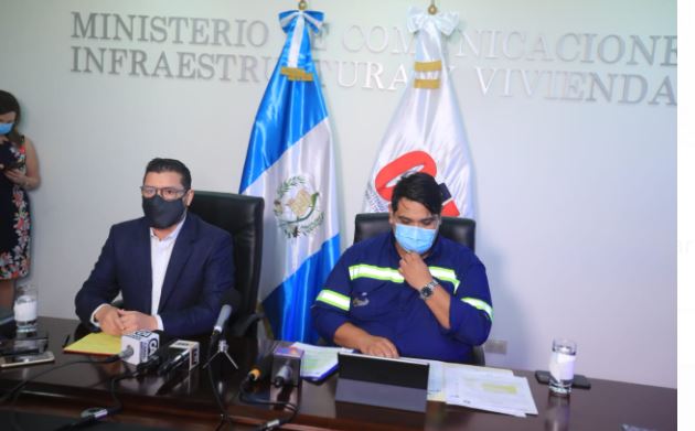 Autoridades del Ministerio de Comunicaciones informan acerca del destinos de Q135 millones en esa cartera. (Foto Prensa Libre: Juan Diego González)
