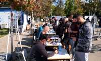 Thessaloniki (Greece), 29/10/2020.- Citizens queue for free COVID-19 rapid tests, provided throughout the day by the Hellenic National Public Health Organization, in Thessaloniki, Greece, 29 October 2020. In a further steep record rise of infections, Greece confirmed 1,547 new coronavirus cases on 28 October, from 1,259 the previous day. Northern Greece currently leads in the spread of coronavirus infections, Deputy Minister for Civil Protection & Crisis Management, Nikos Hardalias stated. (Grecia, Salónica) EFE/EPA/NIKOS ARVANITIDIS