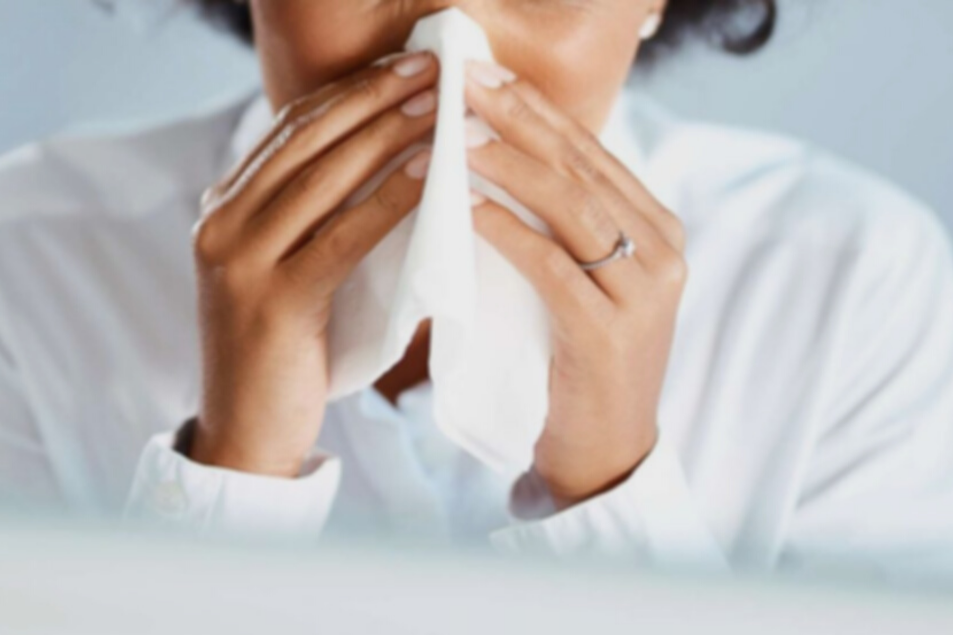  Las abundantes secreciones nasales son un síntoma típico del resfrío. Foto Joseph Mucira/ Pixabay