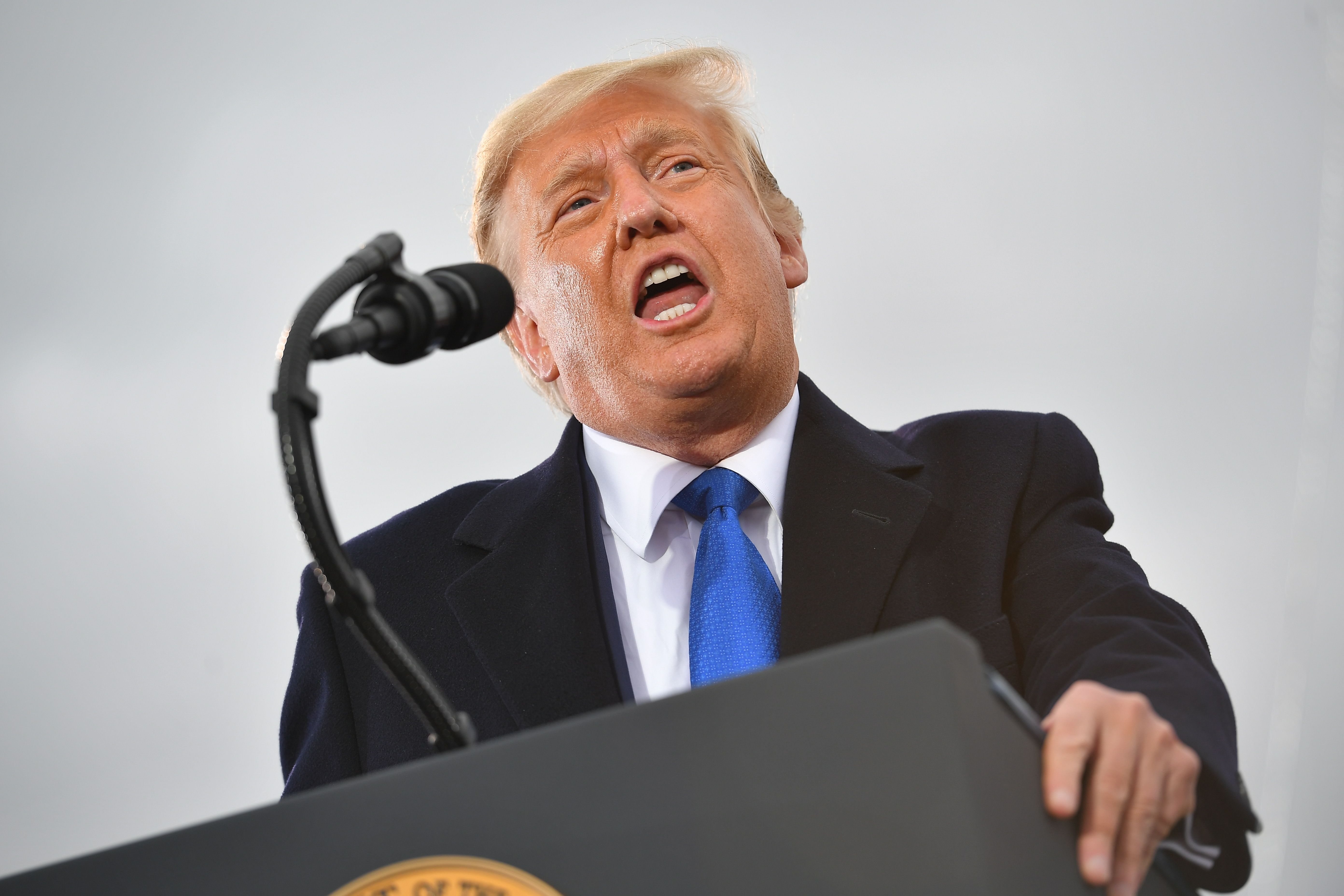 En un mitin en Carolina del Norte, Donald Trump dijo que EE.UU. gasta mucho dinero en test del Covi-19. (Foto Prensa Libre: AFP)