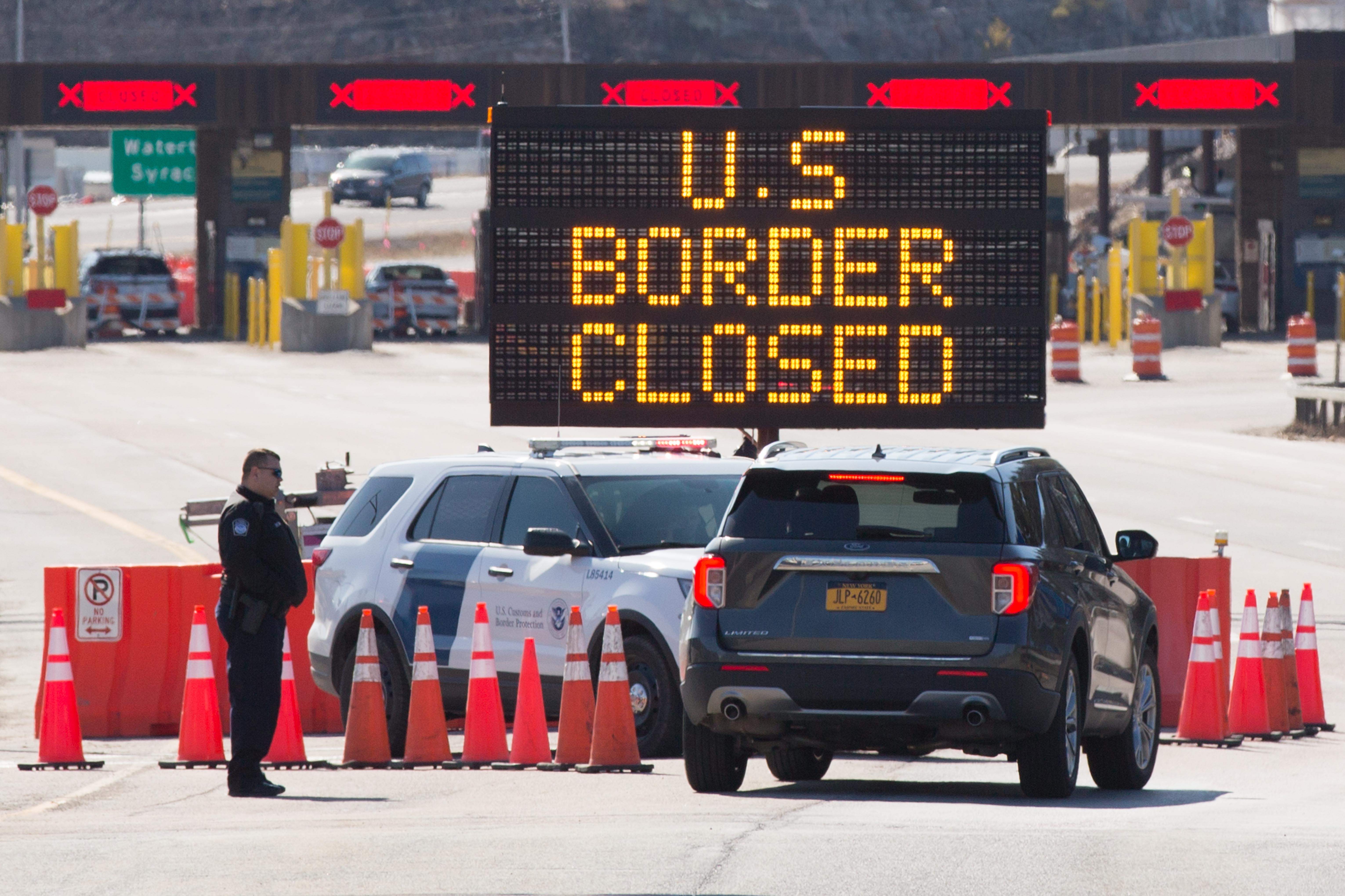 La frontera entre Canadá y Estados Unidos permanece cerrada desde el 21 de marzo último. (Foto Prensa Libre: AFP)