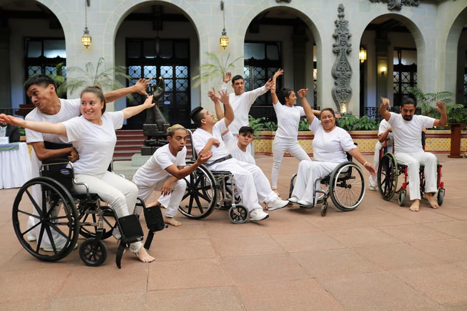 La fundación Artes Muy Especiales cumple su 25 aniversario de ayudar a personas con discapacidad. (Foto Prensa Libre: Facebook @ArtesMuyEspeciales).