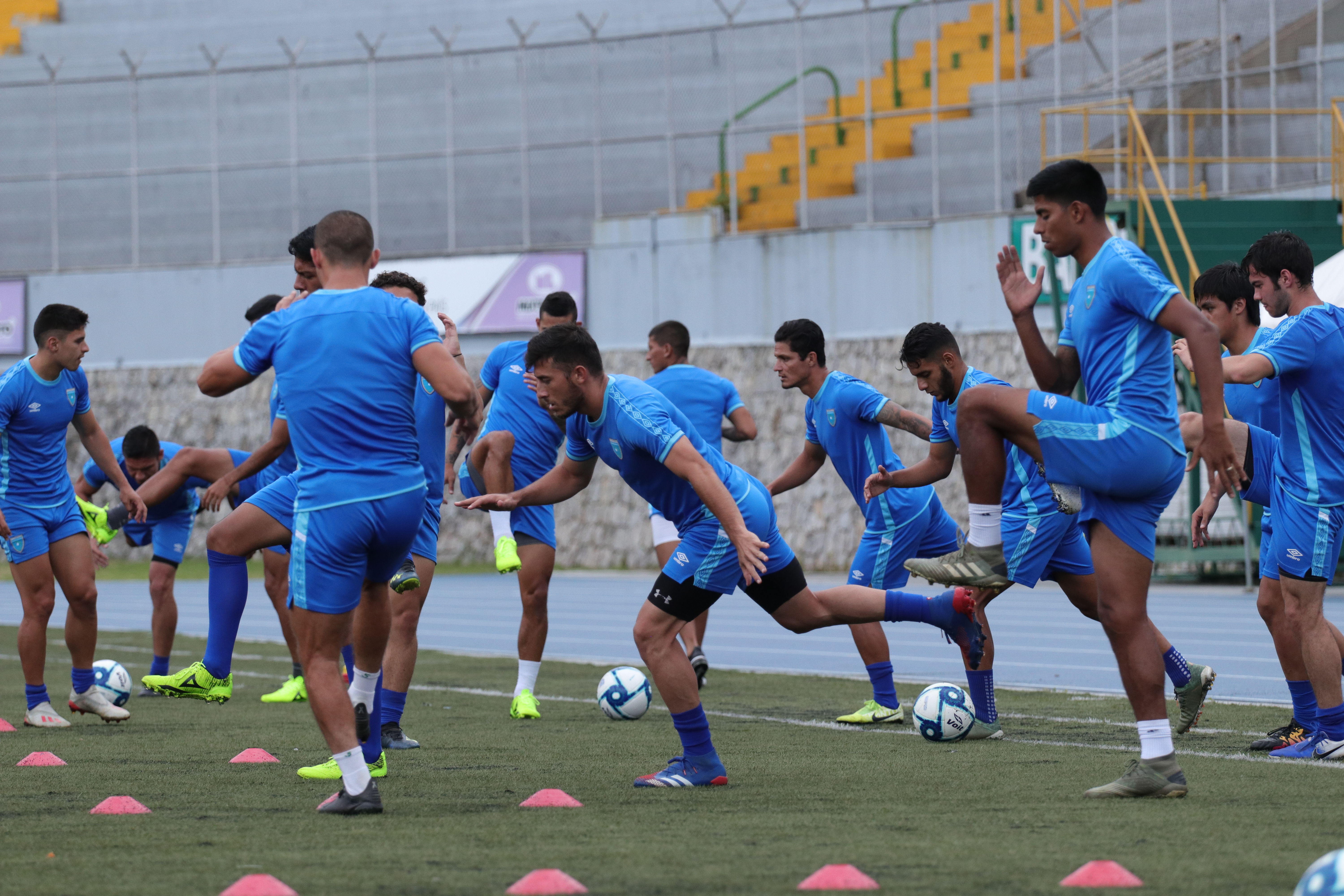 Previo a viajar a Nicaragua la Selección Nacional realizó una serie de entrenos en el estadio Cementos Progreso. (Foto Prensa Libre: Fedefut)