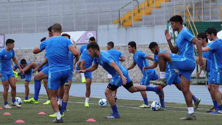 Previo a viajar a Nicaragua la Selección Nacional realizó una serie de entrenos en el estadio Cementos Progreso. (Foto Prensa Libre: Fedefut)