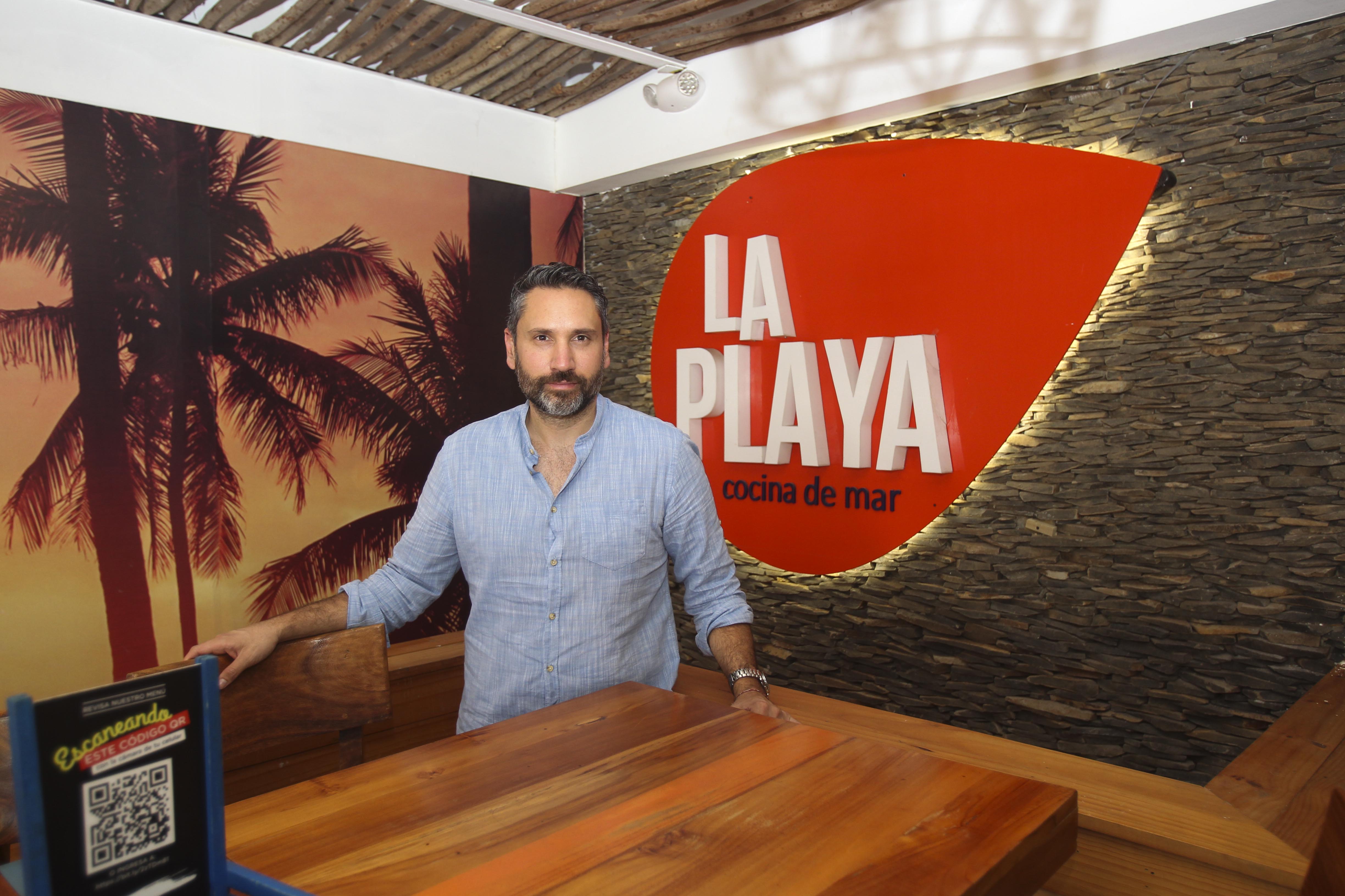 Luis Pedro Peralta tiene dos décadas en el manejo de restaurantes. (Foto Prensa Libre: Norvin Mendoza)