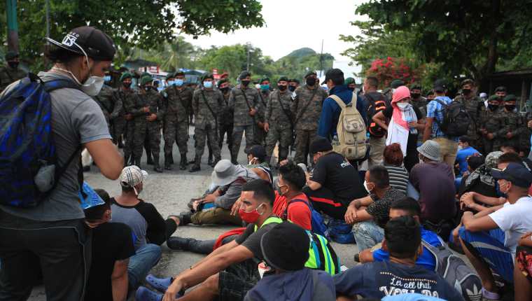 Miles de migrantes han salido en caravana desde Honduras en busca de llegar a Estados Unidos. (Foto Prensa Libre: Carlos Hernández Ovalle)

