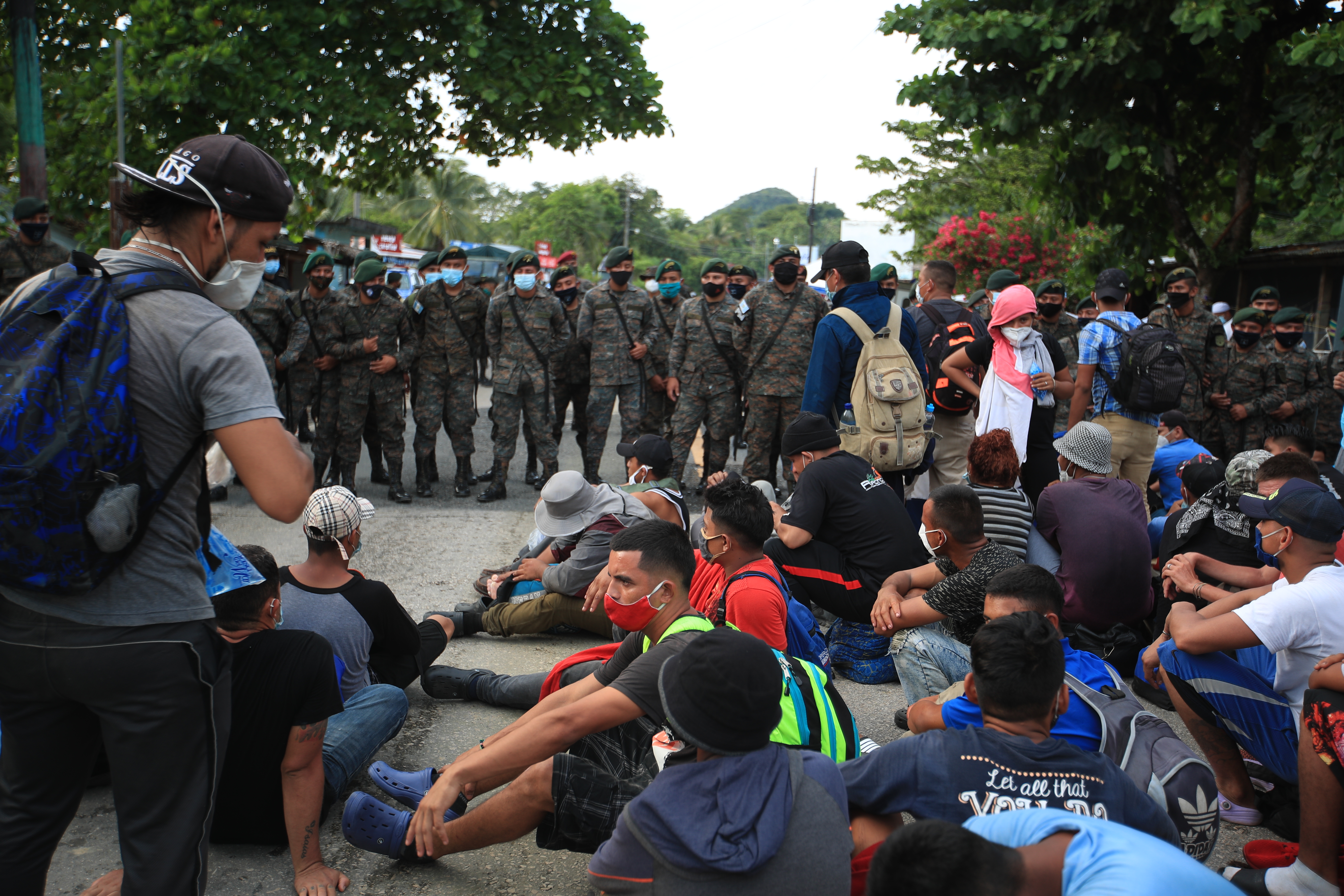 El año pasado hondureños fueron detenidos por fuerzas guatemaltecas y retornados a su país. (Foto Prensa Libre: Hemeroteca PL)
