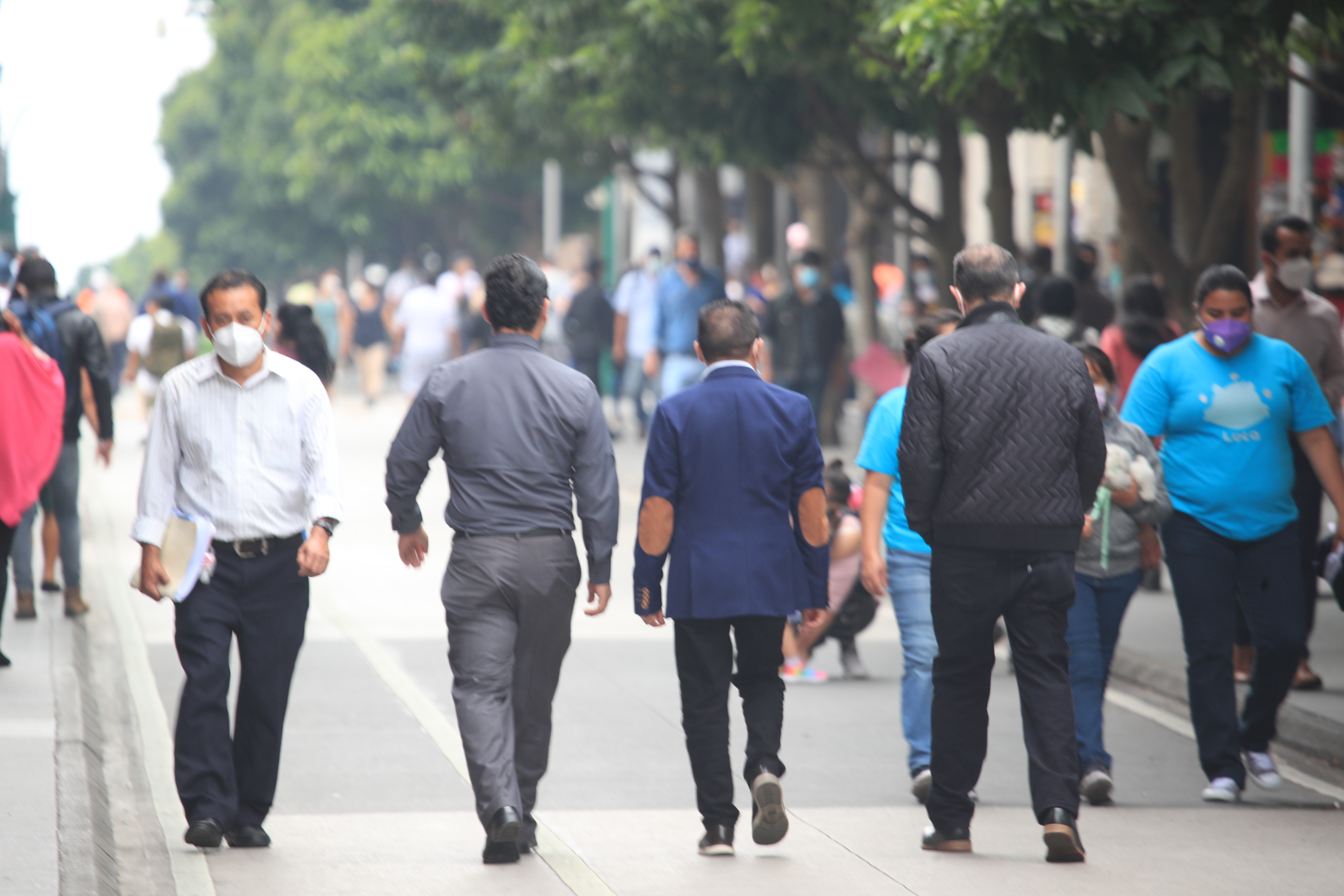 El semáforo de alertas establece el nivel de reapertura por municipio según la incidencia de casos de coronavirus. (Foto Prensa Libre: Hemeroteca PL)