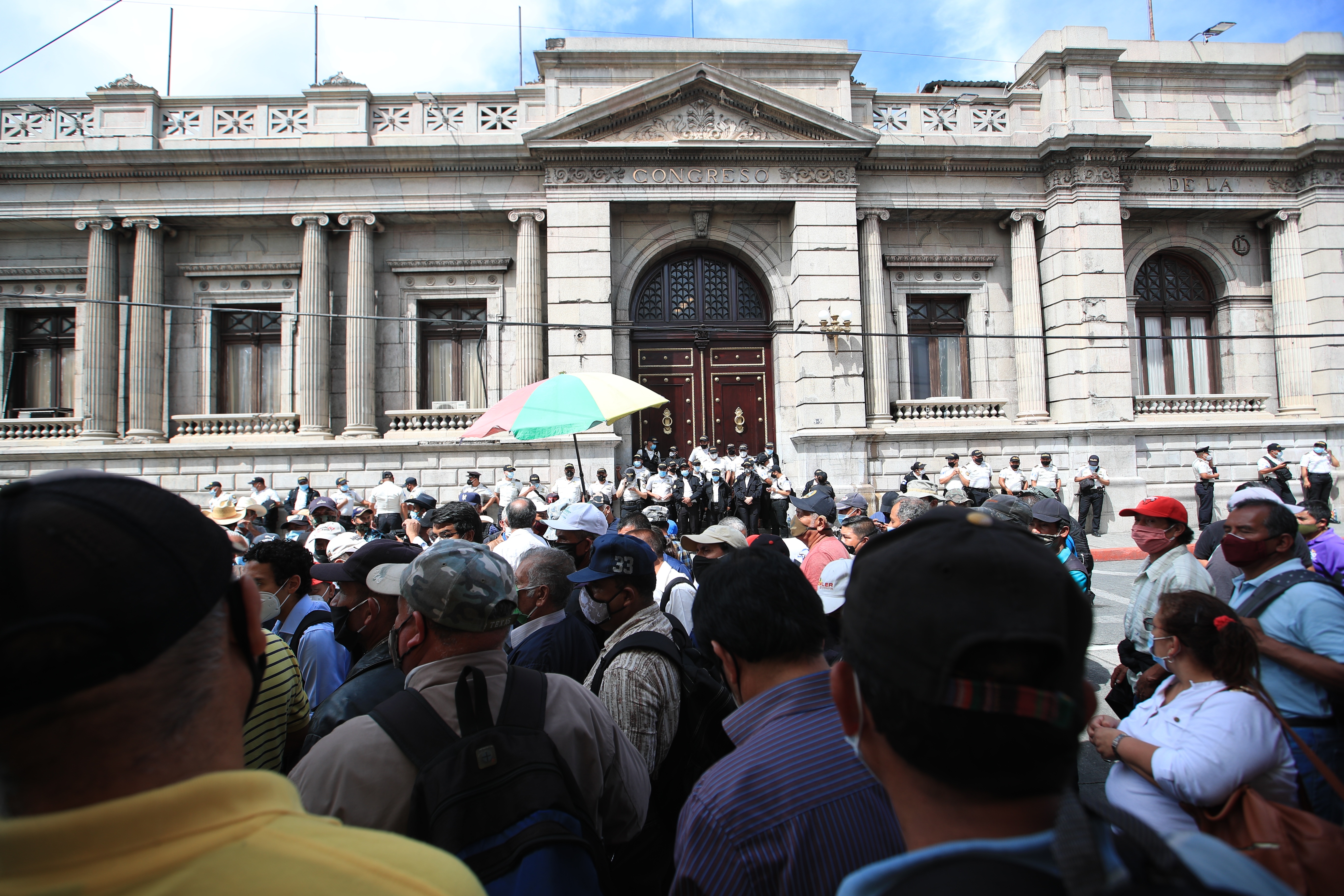 Exmilitares protestarán frente al Congreso para exigir el pago de resarcimiento. (Foto Prensa Libre: Carlos Hernández Ovalle)