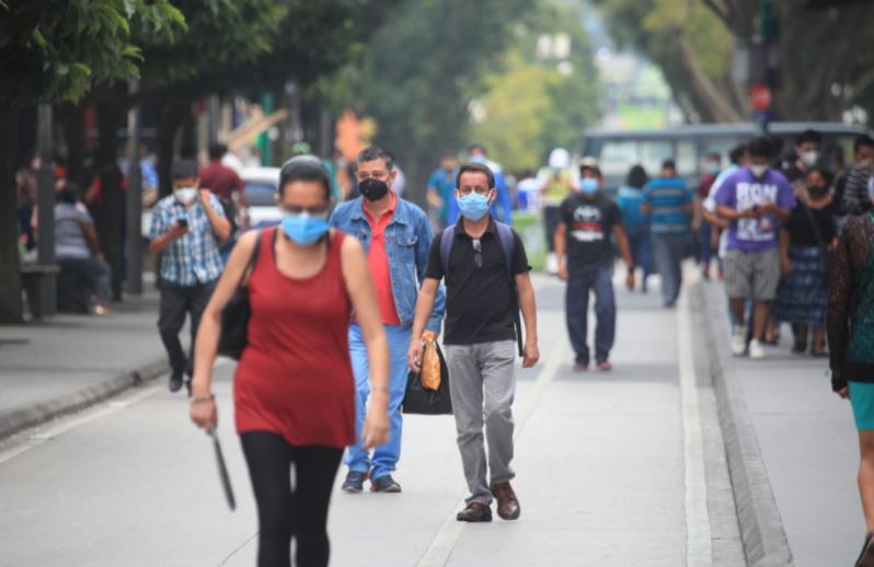 Guatemala ya supera los 100 mil casos de coronavirus. (Foto Prensa Libre: Carlos Hernández)