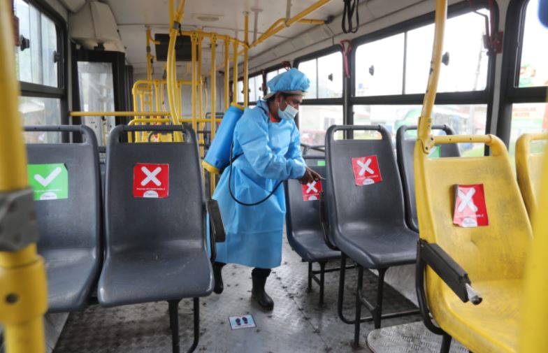 La desinfección de las superficies es vital para prevenir el coronavirus. (Foto Prensa Libre: Hemeroteca PL) 